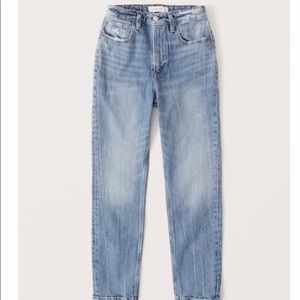 NWOT Abercrombie Curve Love High Rise Mom Jean
